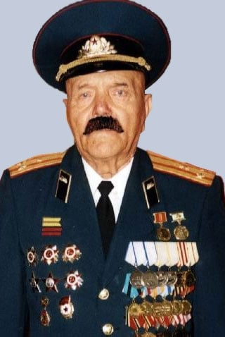 19 декабря исполнилось бы 97 лет   потомственному казаку, Почетному жителю г. Новочеркасска Олегу Николаевичу Лобову  (1924-2009)