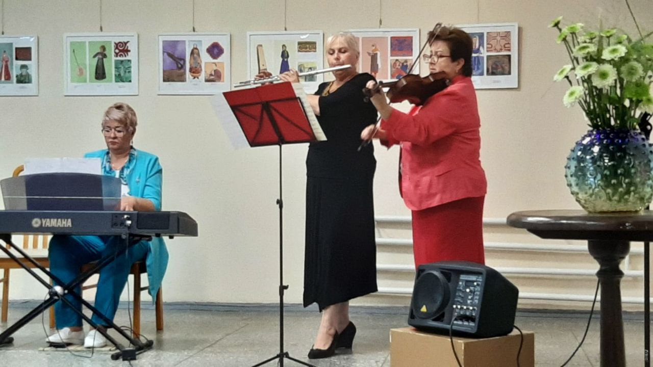 В Выставочном зале Дома-музея И.И. Крылова состоялся концерт «Согрето сердце теплотой», приуроченный ко Дню пожилого человека.