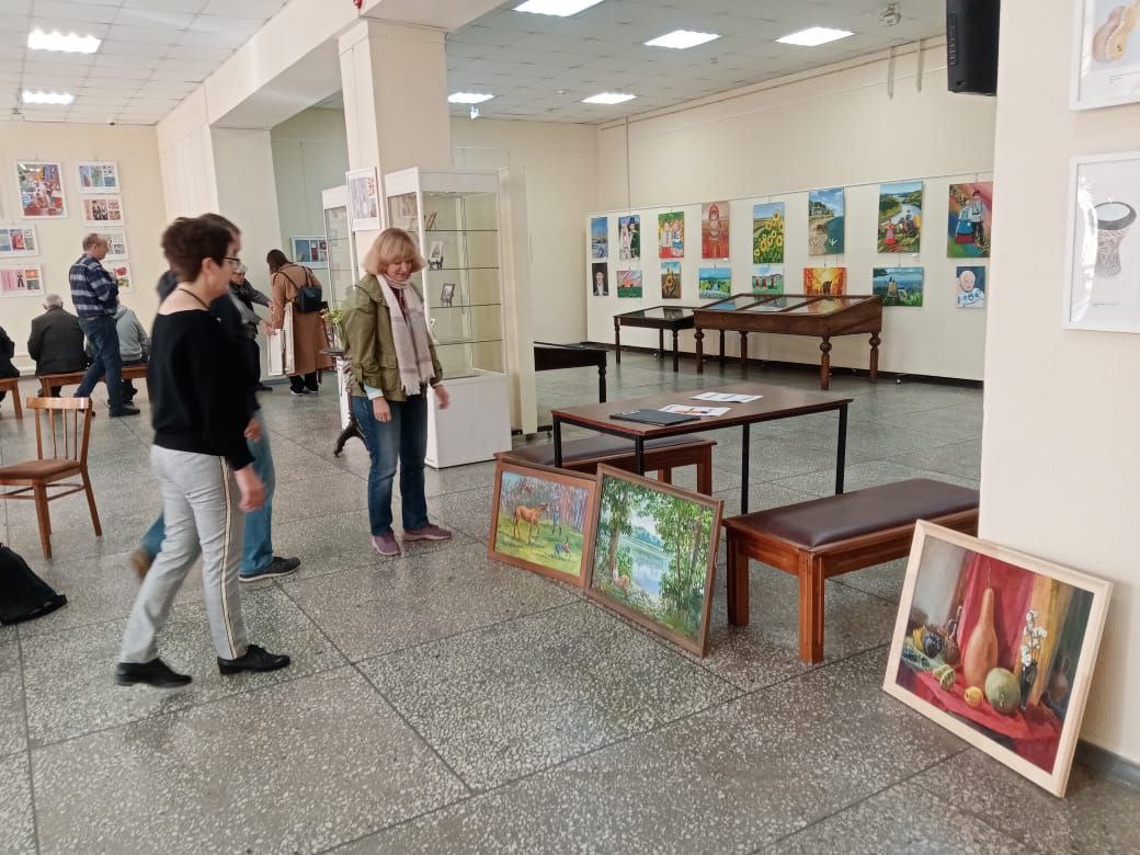 В Выставочном зале Дома-музея И.И. Крылова прошёл выставком Региональной выставки «Молодые художники Дона и Кубани».
