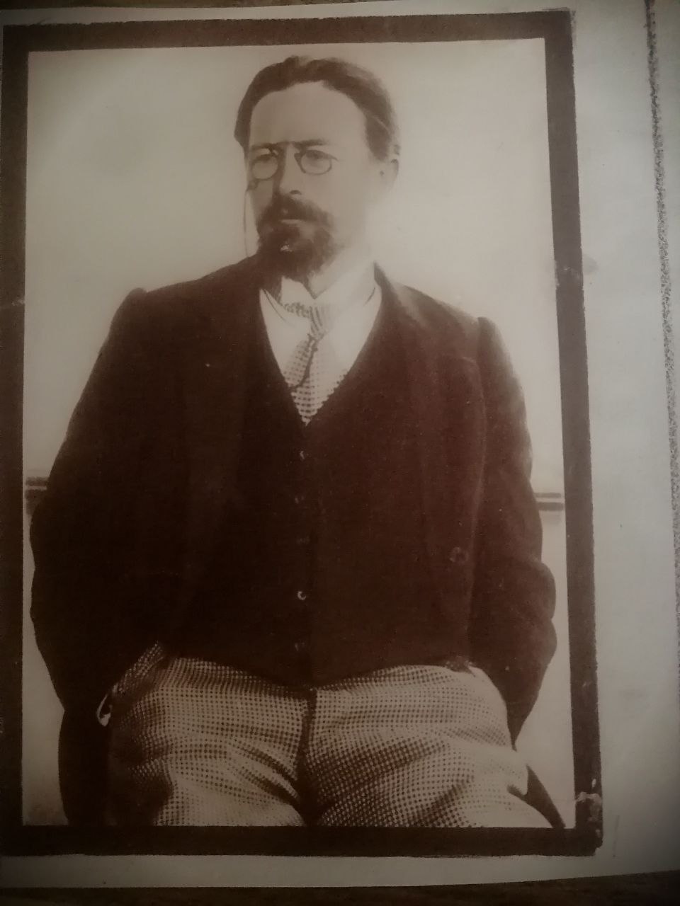 15 июля - День памяти Антона Павловича Чехова. Умер он в 1904 году в г. Баденвайлере (Германия) в возрасте 44 лет.