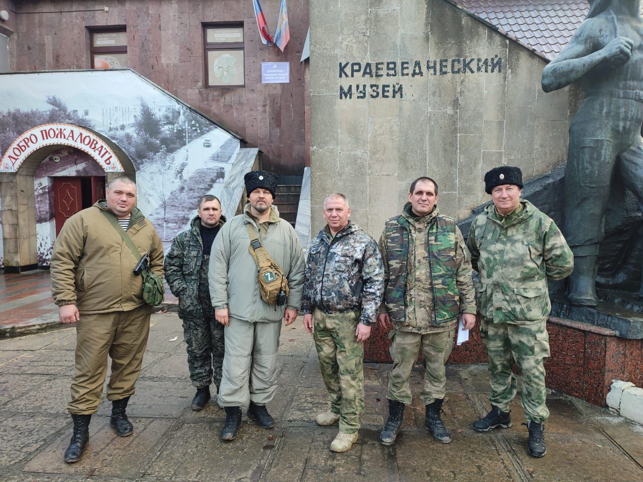 Гуманитарный груз а так же письма и поздравления с Новым годом, адресованные бойцам, принимающим участие в специальной военной операции был передан одному из подразделений казачьей бригады “Дон”.