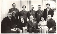 Б. В. Изюмский с бывшими суворовцами.