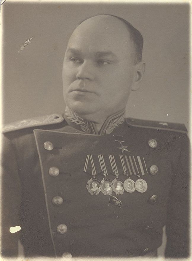 Сегодня исполняется 120 лет со дня рождения Макара Михайловича Лукина (1905-1961), одного из организаторов авиационного моторостроения СССР, легендарного уроженца нашего города  - Новочеркасска.