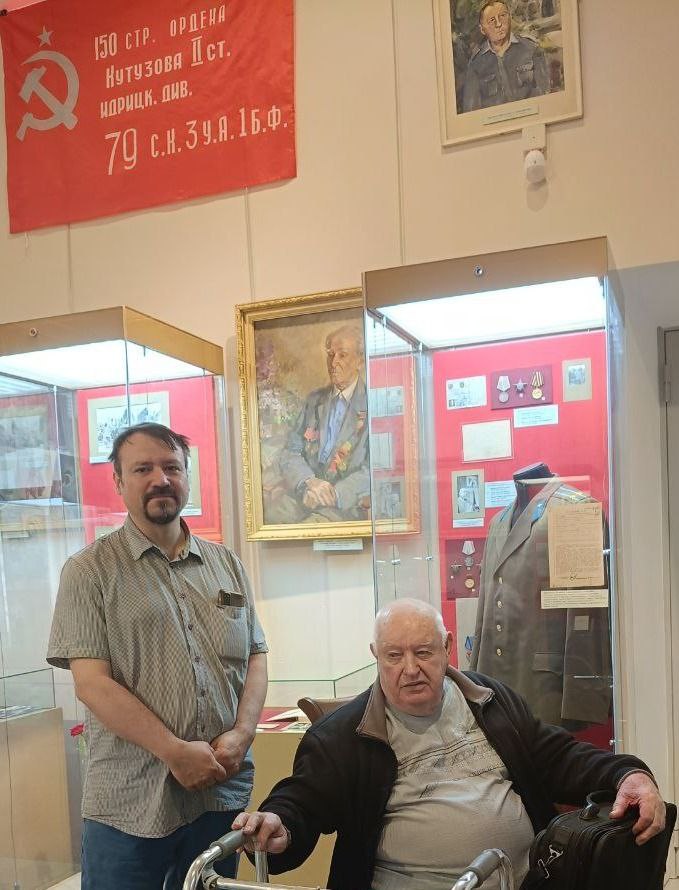 Победу рисует мальчик. Победу рисует мальчик.