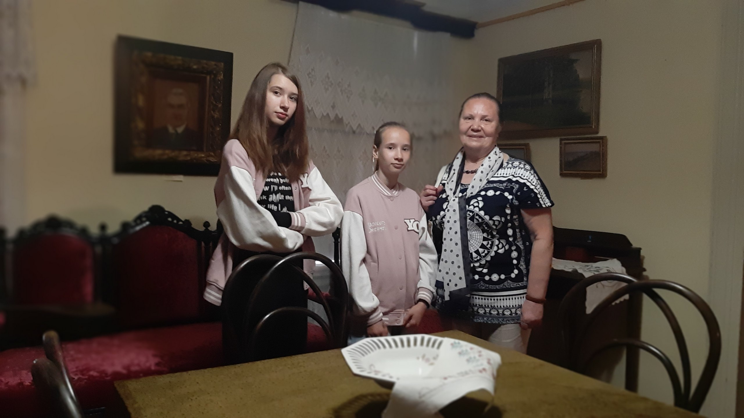 Лето -  это пора, когда в наши музеи все чаще приезжают люди издалека.