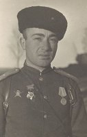 Эльдерханов Муслим Эльдерханович - командир эскадрона 121 кавалерийского полка. Лучший командир эскадрона, отличился под Новошахтинском и на реке Миус.