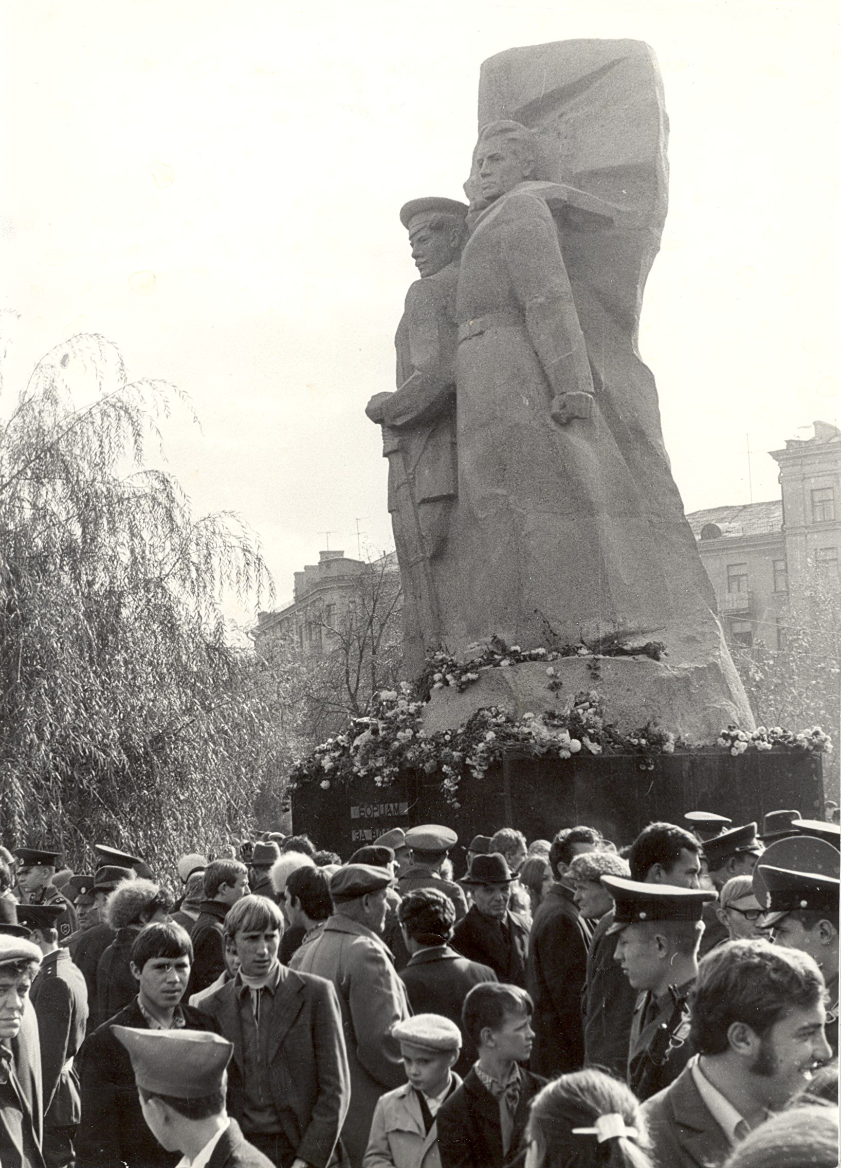 Сегодня исполняется 100 лет со дня рождения советского скульптора Владимира Даниловича Батяя (18.09.1925-13.11.1997).