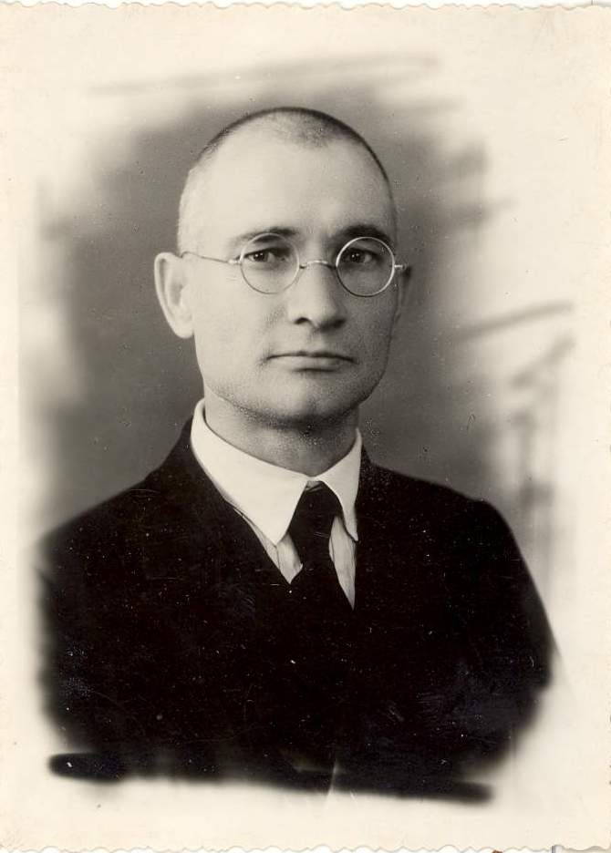 Сегодня в рубрике«Рассказывают хранители…»  представляем вашему вниманию ряд уникальных фотографий связанных с темой освоения Арктики,которая является актуальной для нашей страны в течение многих десятилетий.