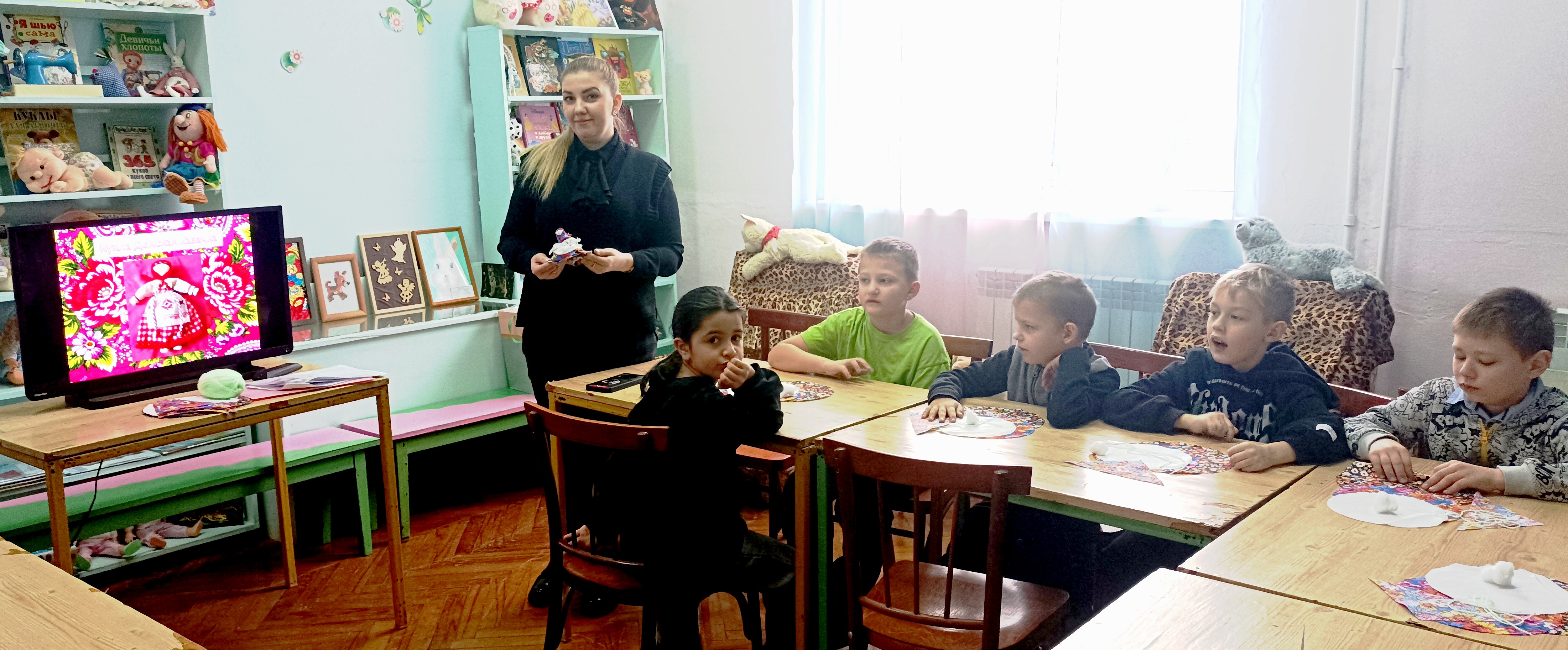 День матери-казачки отмечается ежегодно 4 декабря по новому стилю (21 ноября по старому) и связан с историческим событием 1774 года — обороной станицы Наурской во время Русско-турецкой войны.
