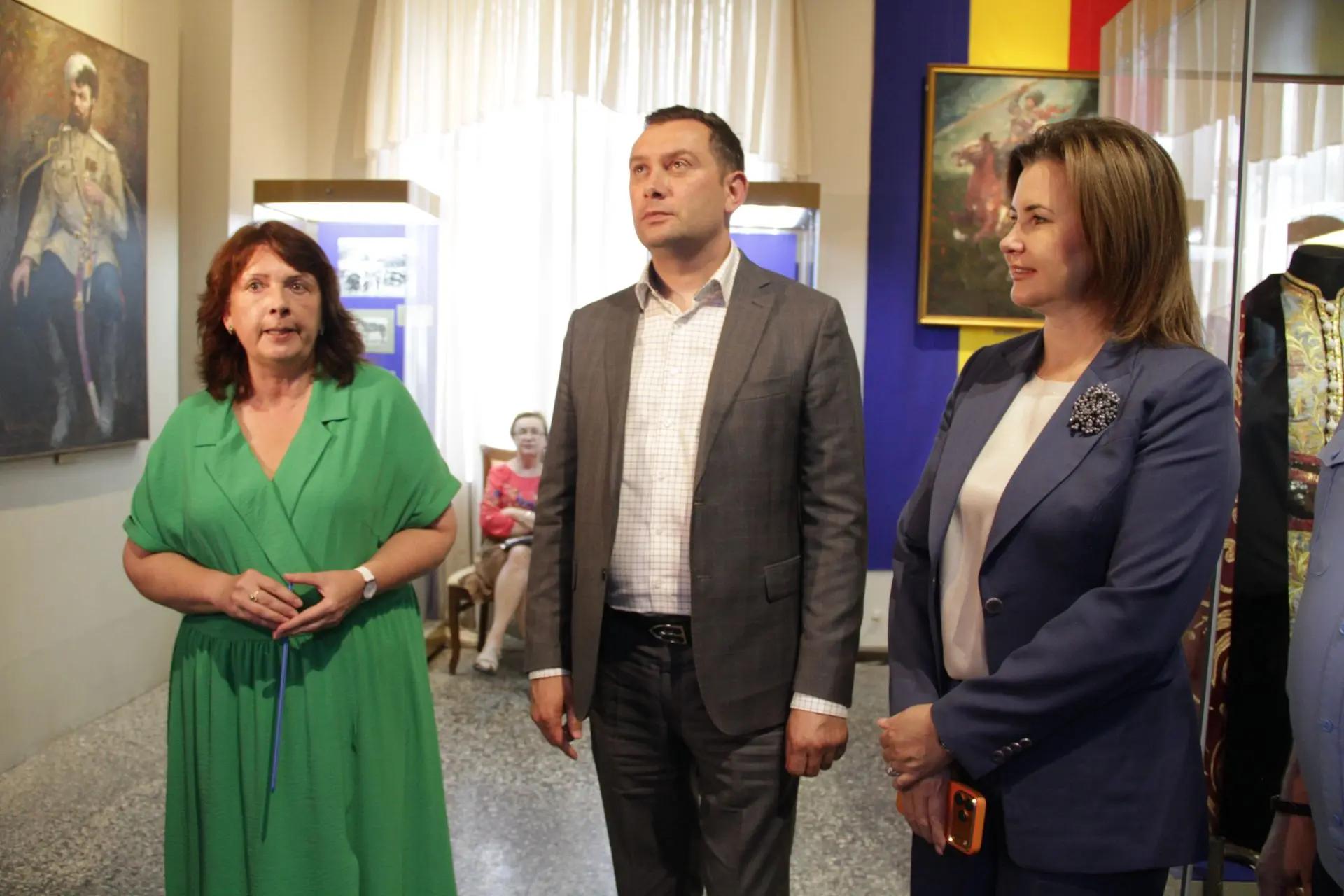 Вчера, 3 сентября,  в торжественной обстановке открылась выставка  «Дон многоликий. Донское братство: русские, малороссы, донцы и калмыки».