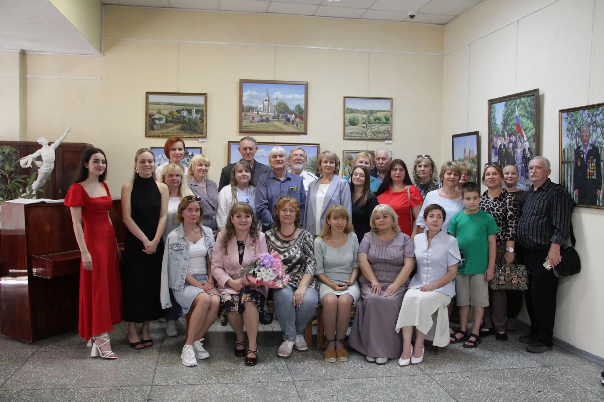 В выставочном зале Дома- музея И. И. Крылова открылась  персональная выставка «Истории родной земли»